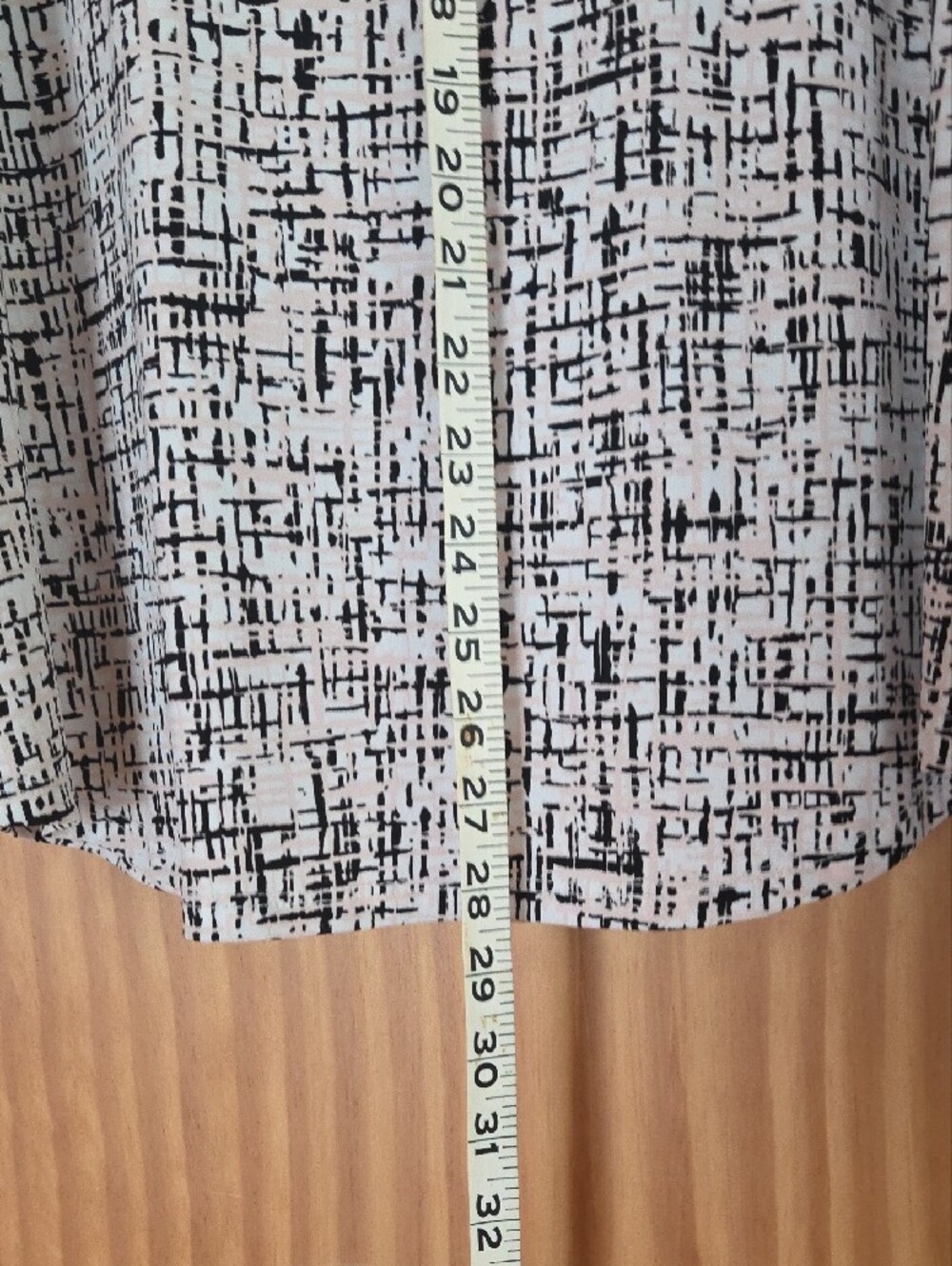 Jones New York Black and White Patterned Button-Down Shirt - Picture 6 of 7